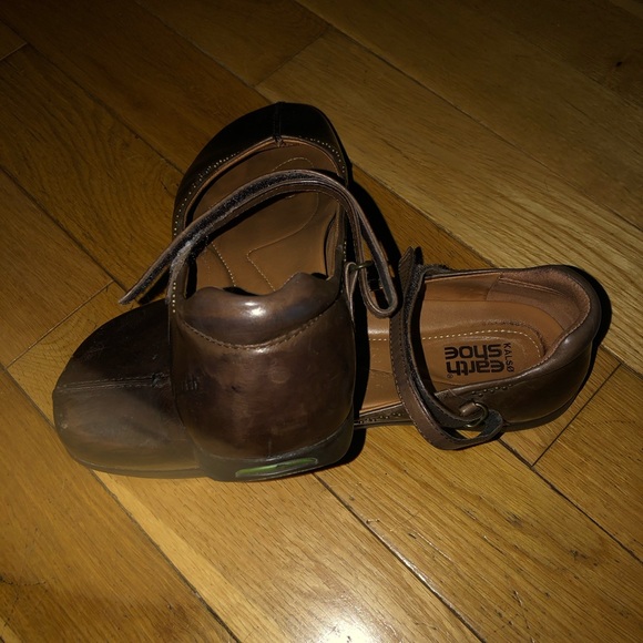 Earth Women's Brown Mary Jane Flats - Picture 5 of 8